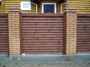 derevyannyj-zabor-svoimi-rukami