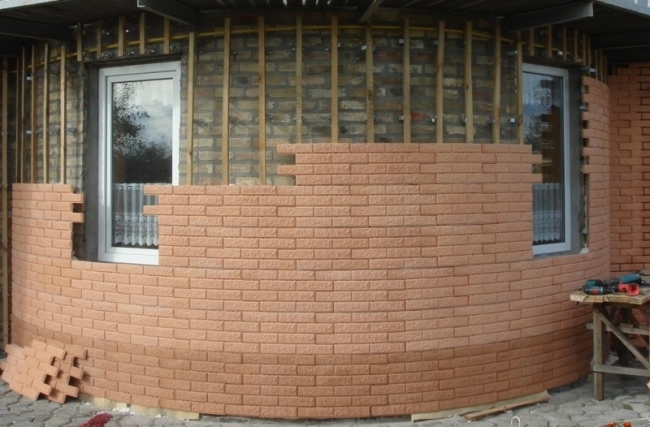 Ustrojstvo ventiljacionnogo fasada
