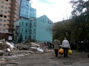 Na ul. Zhiljanskoj v Kieve zastrojshhiki nezakonno snesli zdanie nachala HH veka