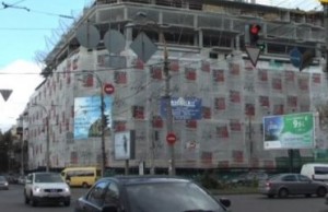Na Podole vmesto zaplanirovannoj 6-jetazhki vyrastaet 13-ti jetazhnoe zdanie